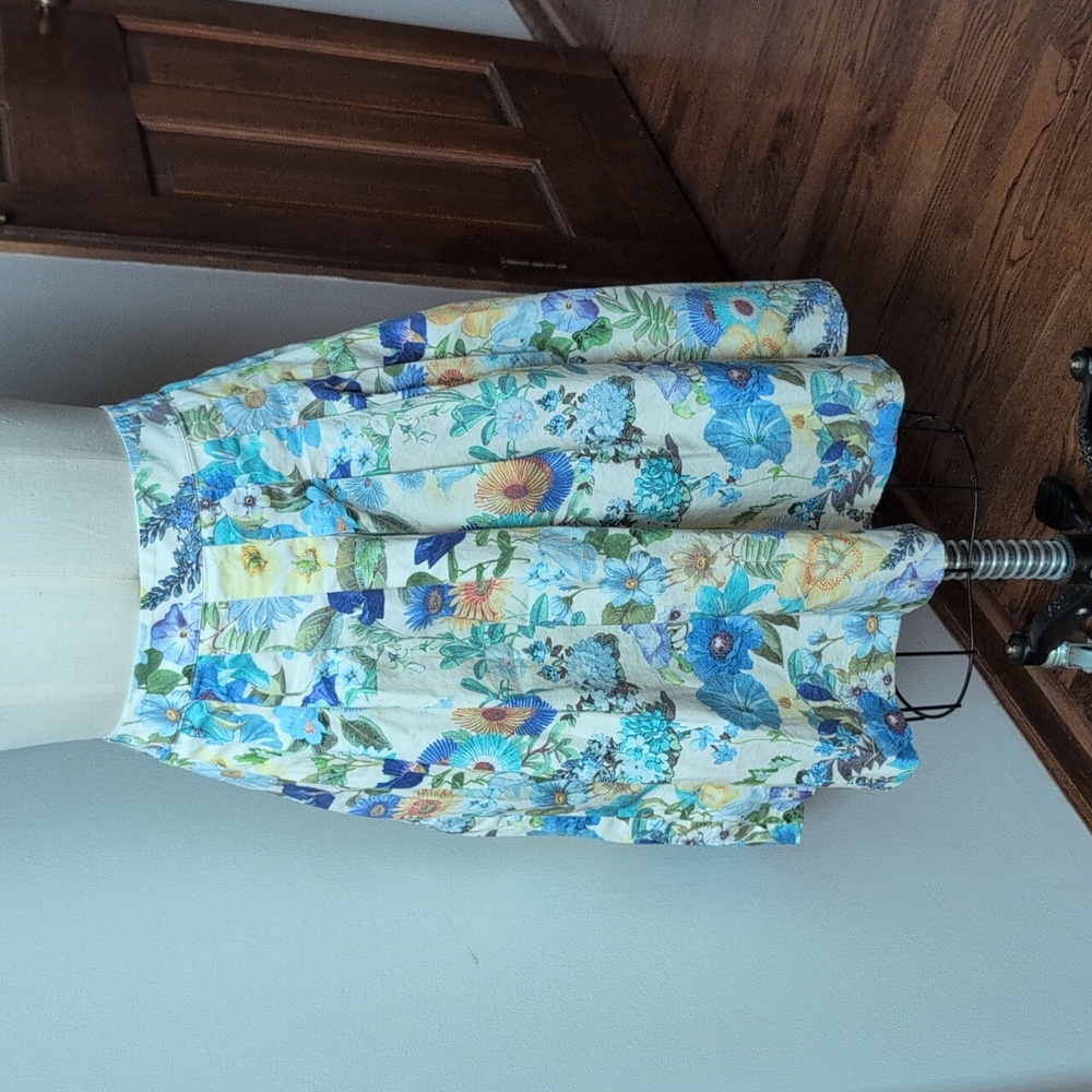 Talbots Floral Pleated Knee Length Skirt  Size 12